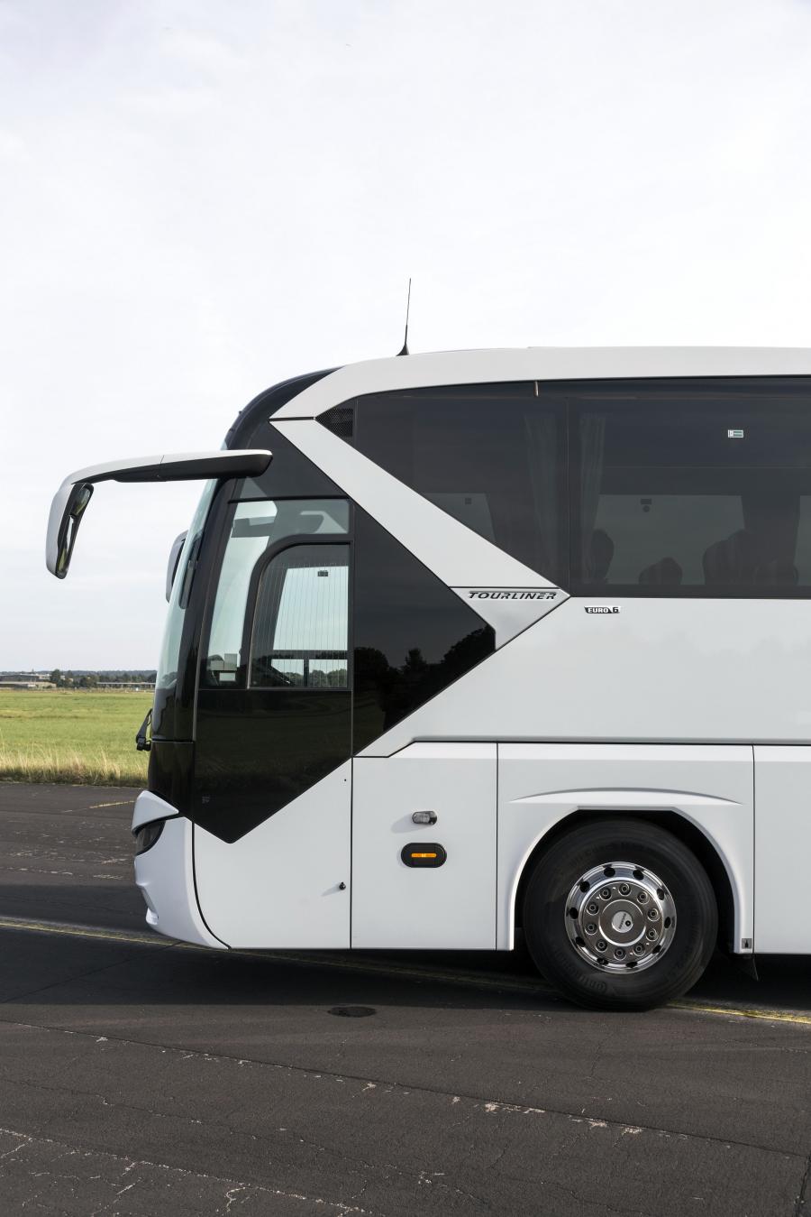 Детали экстерьера Neoplan Tourliner 2016 года  (фото 4 из 19)